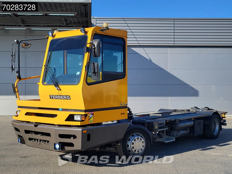Terberg BC182 4X2 Low hours! Big-Axle Full-Air Drumbrakes Euro 3 - Vilcējs: foto 5 Terberg BC182 4X2 Low hours! Big-Axle Full-Air Drumbrakes Euro 3 - Vilcējs: foto 5
