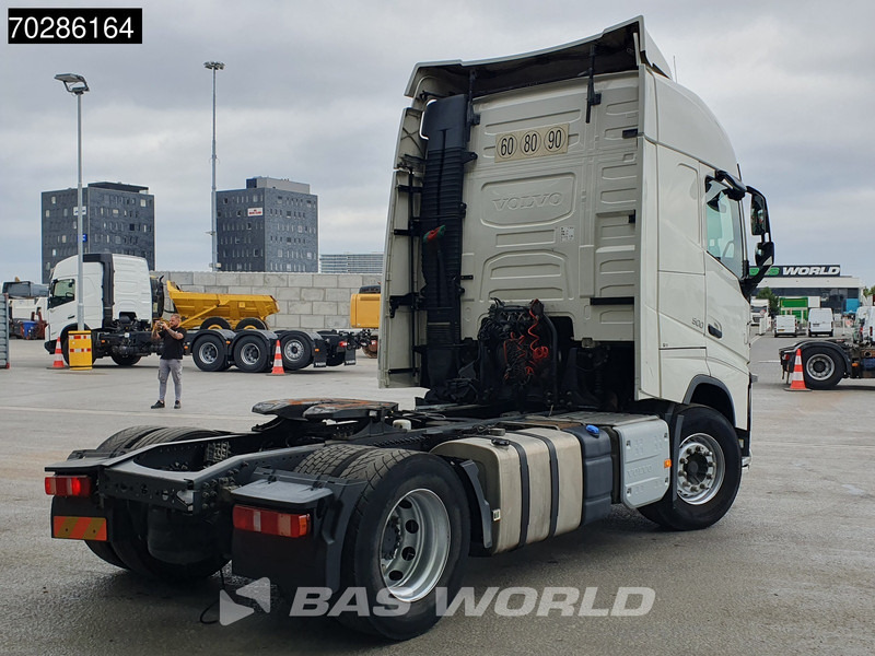 Vilcējs Volvo FH 500 4X2 2x Tanks VEB+ Standklima Euro 6: foto 11