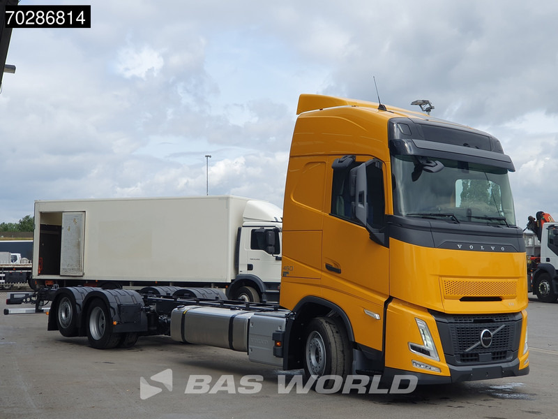 Volvo FH 460 6X2 NEW chassis! Full air Suspension Lift-Axle Navi ACC LED Euro 6 - Šasija kravas automašīna: foto 3 Volvo FH 460 6X2 NEW chassis! Full air Suspension Lift-Axle Navi ACC LED Euro 6 - Šasija kravas automašīna: foto 3