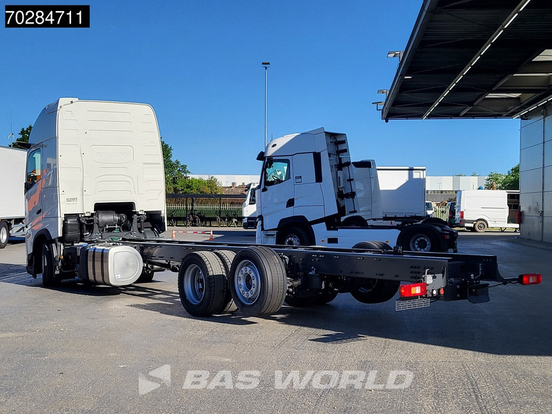 Volvo FH 62 R AERO 6X2 NEW Horsetruck chassis Lift+Lenkachse Dynamic Steering Mirror cam Euro 6 - Šasija kravas automašīna: foto 2 Volvo FH 62 R AERO 6X2 NEW Horsetruck chassis Lift+Lenkachse Dynamic Steering Mirror cam Euro 6 - Šasija kravas automašīna: foto 2
