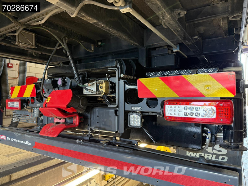 Bortu kravas automašīna/ Platforma, Kravas auto ar manipulatoru Volvo FH16 650 FH16 8X2 HMF 7020K-RCS Crane + Fly-Jib Lift+Steering-Axle Navi LED ACC Euro 6: foto 11