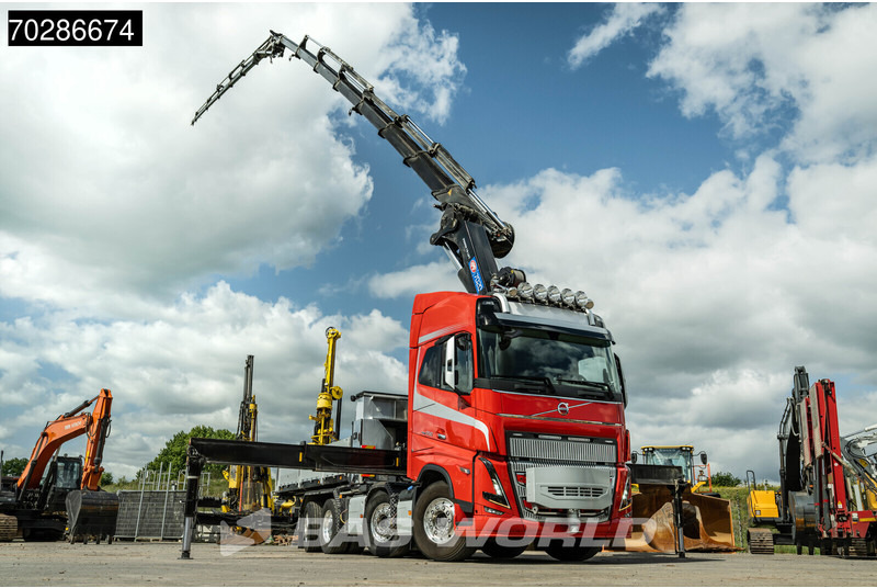 Volvo FH16 650 FH16 8X2 HMF 7020K-RCS Crane + Fly-Jib Lift+Steering-Axle Navi LED ACC Euro 6 - Bortu kravas automašīna/ Platforma, Kravas auto ar manipulatoru: foto 2 Volvo FH16 650 FH16 8X2 HMF 7020K-RCS Crane + Fly-Jib Lift+Steering-Axle Navi LED ACC Euro 6 - Bortu kravas automašīna/ Platforma, Kravas auto ar manipulatoru: foto 2