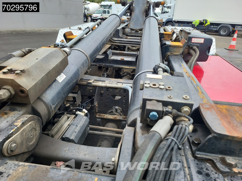 Volvo FH16 750 FH16 6X2 HIAB Multilift XR21S61 Hooklift Lift+steering Axle Automatic Euro 6 - Pacēlājs ar āķi: foto 5 Volvo FH16 750 FH16 6X2 HIAB Multilift XR21S61 Hooklift Lift+steering Axle Automatic Euro 6 - Pacēlājs ar āķi: foto 5