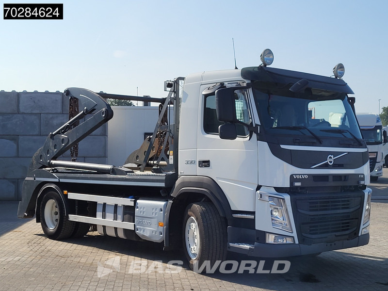 Volvo FM 330 FM 4X2 VEB Xenon Skip Loader Euro 6 - Būvgružu konteineru vedējs: foto 3 Volvo FM 330 FM 4X2 VEB Xenon Skip Loader Euro 6 - Būvgružu konteineru vedējs: foto 3