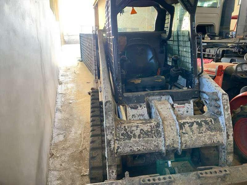 Bobcat T140 - Kāpurķēžu kompaktiekrāvējs: foto 1 Bobcat T140 - Kāpurķēžu kompaktiekrāvējs: foto 1