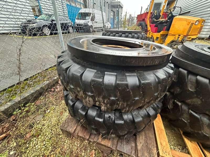 Riteņu ekskavators Case 788-P: foto 26