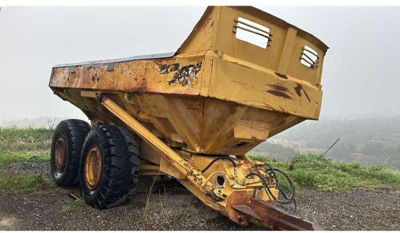 Caterpillar D250B - Artikulētias pašizgāzējs: foto 1 Caterpillar D250B - Artikulētias pašizgāzējs: foto 1