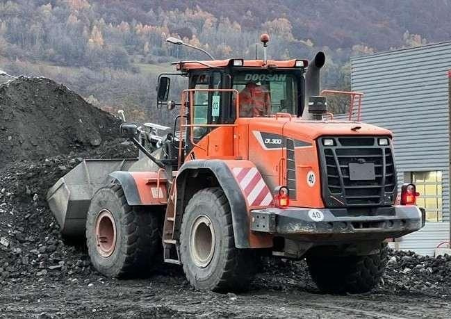 Doosan DL300 - Riteņu iekrāvējs: foto 3 Doosan DL300 - Riteņu iekrāvējs: foto 3