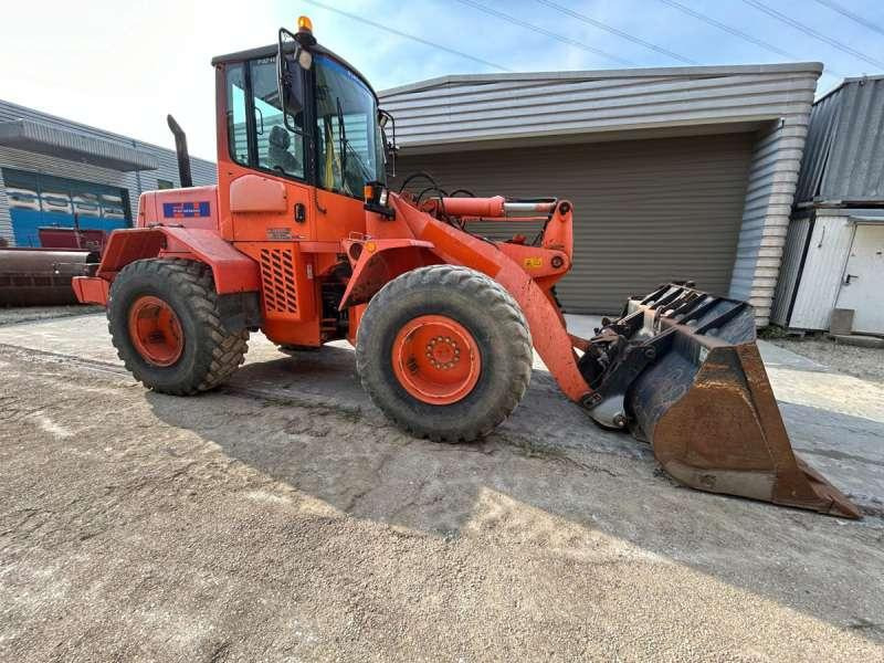 Hitachi W130A - Riteņu iekrāvējs: foto 2 Hitachi W130A - Riteņu iekrāvējs: foto 2