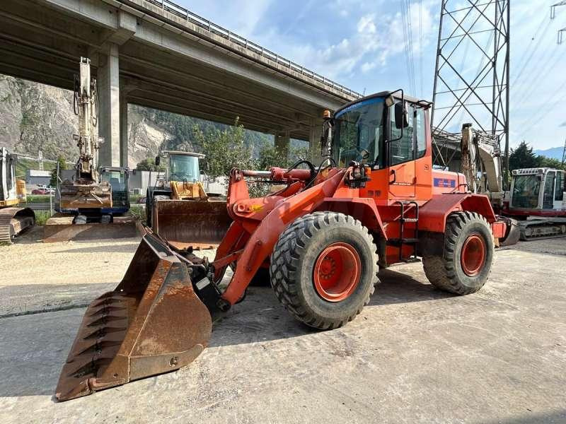 Hitachi W130A - Riteņu iekrāvējs: foto 4 Hitachi W130A - Riteņu iekrāvējs: foto 4
