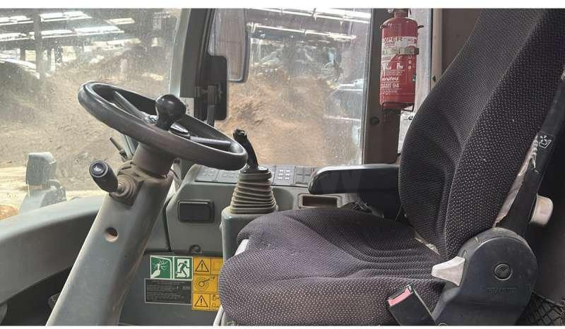 Liebherr Chargeur sur Pneus L576 - Riteņu iekrāvējs: foto 5 Liebherr Chargeur sur Pneus L576 - Riteņu iekrāvējs: foto 5