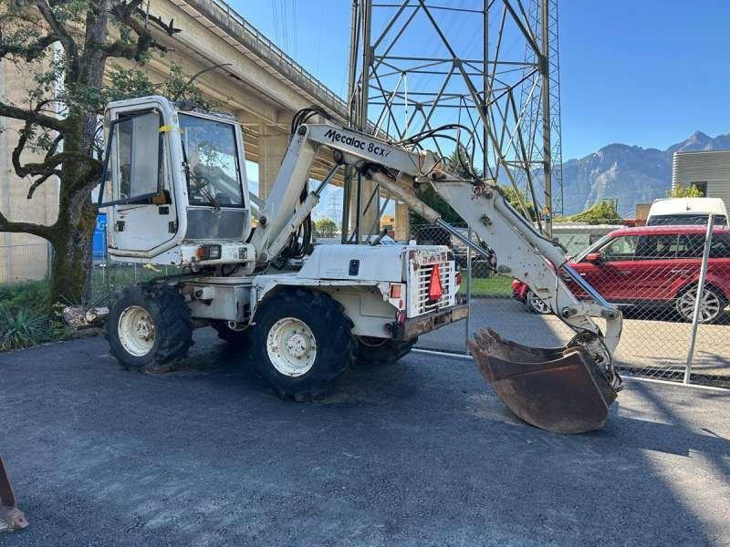 Mecalac 8CXI - Riteņu ekskavators: foto 1 Mecalac 8CXI - Riteņu ekskavators: foto 1