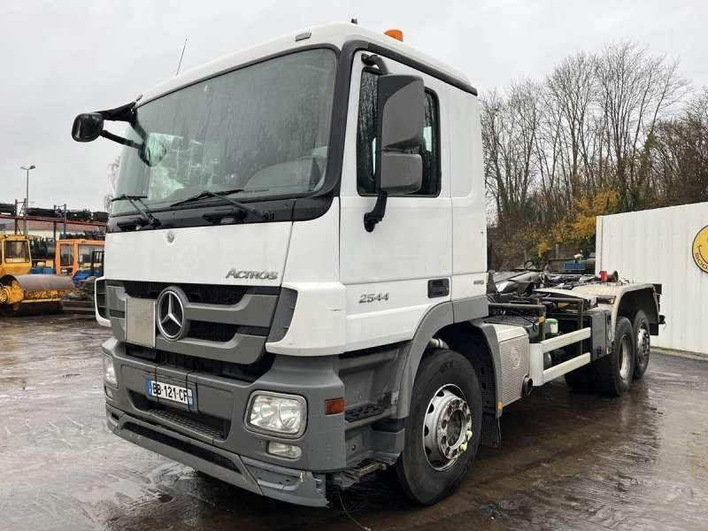 Mercedes ACTROS 2544 - Pacēlājs ar āķi: foto 2 Mercedes ACTROS 2544 - Pacēlājs ar āķi: foto 2