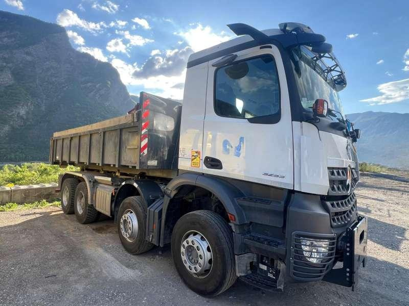 Mercedes AROCS 3253 8X4 - Kravas automašīna pašizgāzējs: foto 1 Mercedes AROCS 3253 8X4 - Kravas automašīna pašizgāzējs: foto 1