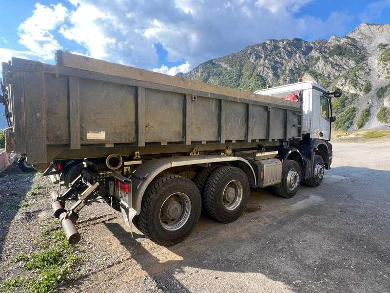 Mercedes AROCS 3253 8X4 - Kravas automašīna pašizgāzējs: foto 3 Mercedes AROCS 3253 8X4 - Kravas automašīna pašizgāzējs: foto 3