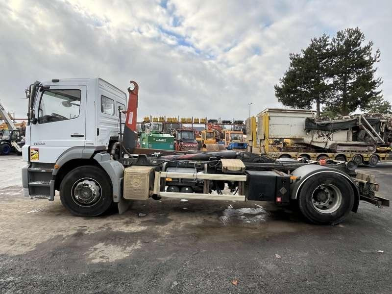 Mercedes AXOR 1833 - Pacēlājs ar āķi: foto 4 Mercedes AXOR 1833 - Pacēlājs ar āķi: foto 4