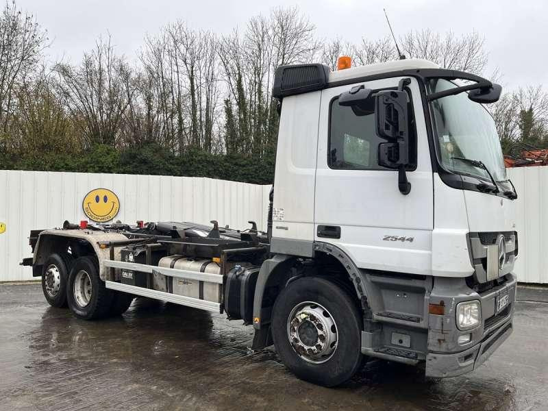 Mercedes Camion Ampliroll ACTROS 2544 - Pacēlājs ar āķi: foto 1 Mercedes Camion Ampliroll ACTROS 2544 - Pacēlājs ar āķi: foto 1