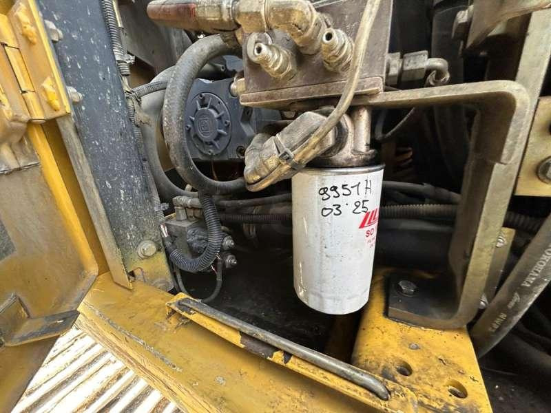 Kāpurķēžu ekskavators New Holland E145: foto 29