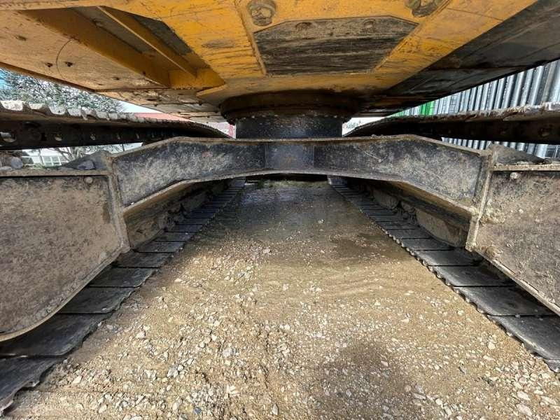 Kāpurķēžu ekskavators New Holland E145: foto 16