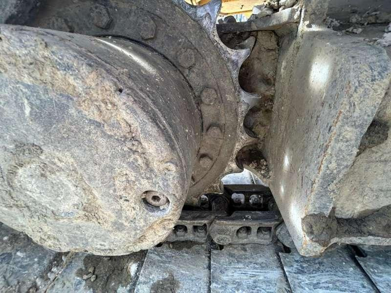 Kāpurķēžu ekskavators New Holland E145: foto 23