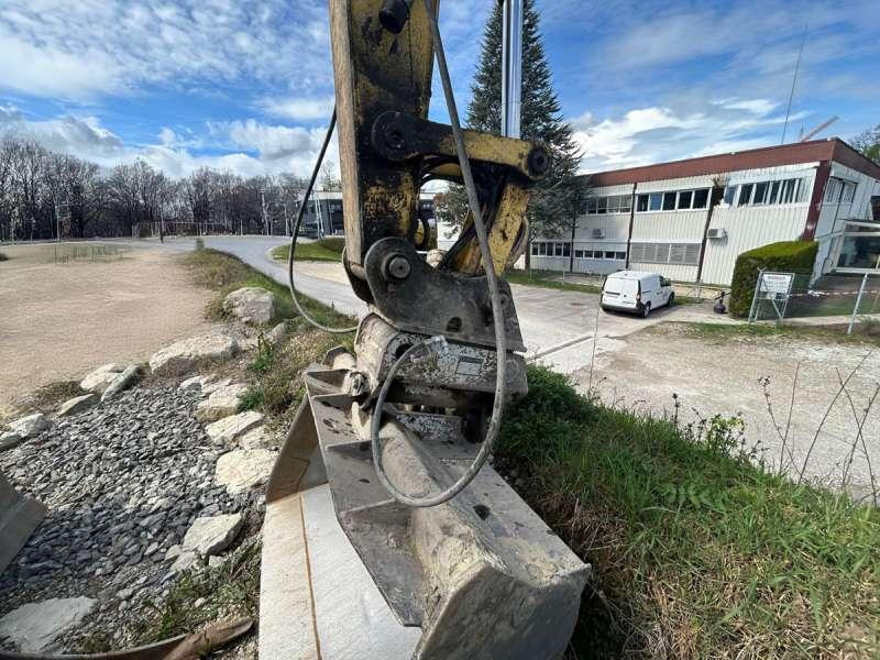 Kāpurķēžu ekskavators New Holland E145: foto 28