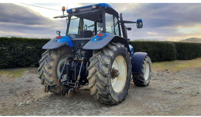 New Holland TM190 - Traktors: foto 4 New Holland TM190 - Traktors: foto 4