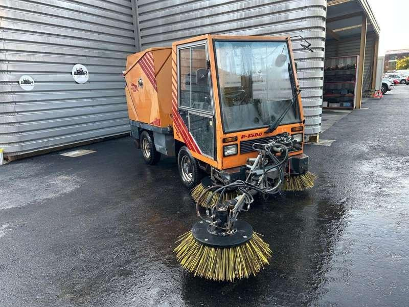 Rolba K1500 CITY CAT - Ielu tīrīšanas mašīna: foto 5 Rolba K1500 CITY CAT - Ielu tīrīšanas mašīna: foto 5