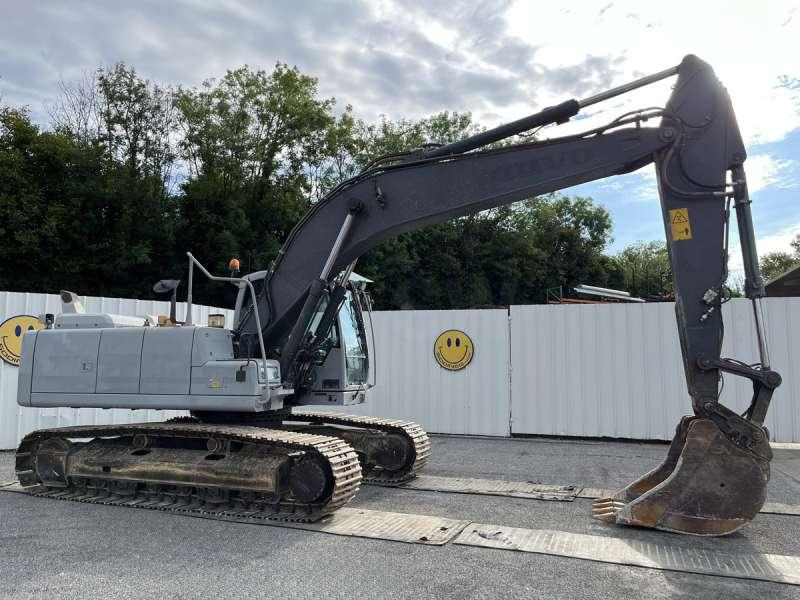 Volvo EC220DL - Kāpurķēžu ekskavators: foto 1 Volvo EC220DL - Kāpurķēžu ekskavators: foto 1