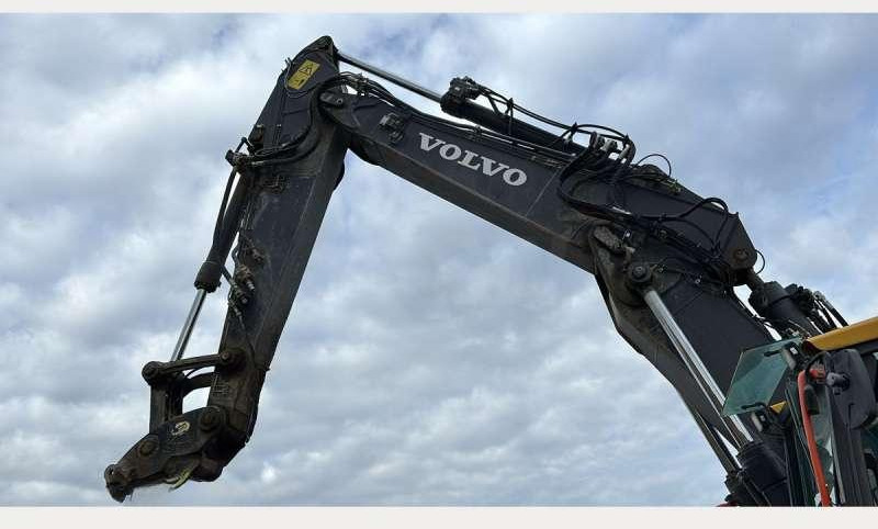 Volvo ECR235EL - Kāpurķēžu ekskavators: foto 4 Volvo ECR235EL - Kāpurķēžu ekskavators: foto 4
