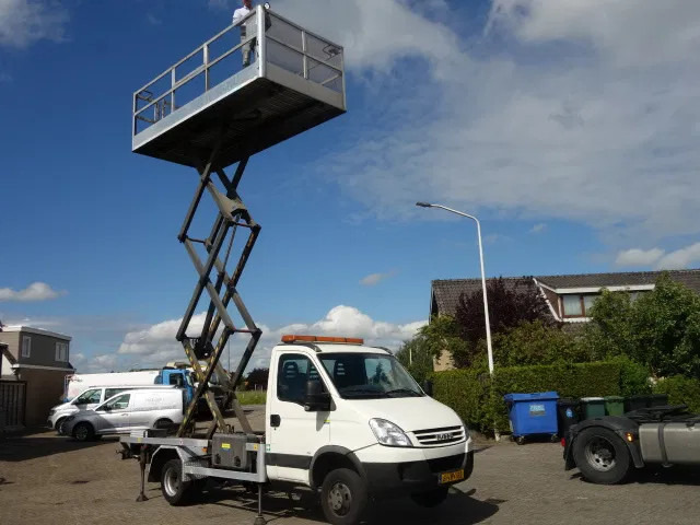 Iveco 40C12 SKY WORKER - Šķērveida pacēlājs: foto 1 Iveco 40C12 SKY WORKER - Šķērveida pacēlājs: foto 1