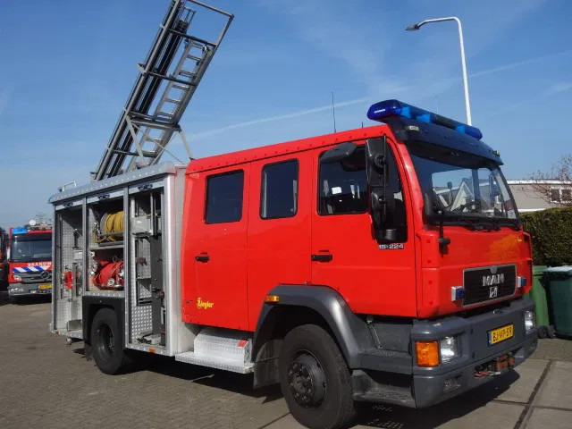MAN 15 224-with winch 2500liter tank manual gearbox ,ziegler pomp - Ugunsdzēsēju mašīna: foto 1 MAN 15 224-with winch 2500liter tank manual gearbox ,ziegler pomp - Ugunsdzēsēju mašīna: foto 1