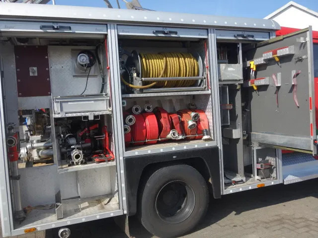 MAN 15 224-with winch 2500liter tank manual gearbox ,ziegler pomp - Ugunsdzēsēju mašīna: foto 3 MAN 15 224-with winch 2500liter tank manual gearbox ,ziegler pomp - Ugunsdzēsēju mašīna: foto 3