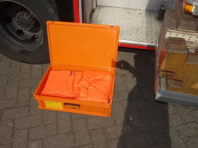 MAN LE 250 godiva pump with holmatro set - Ugunsdzēsēju mašīna: foto 4 MAN LE 250 godiva pump with holmatro set - Ugunsdzēsēju mašīna: foto 4