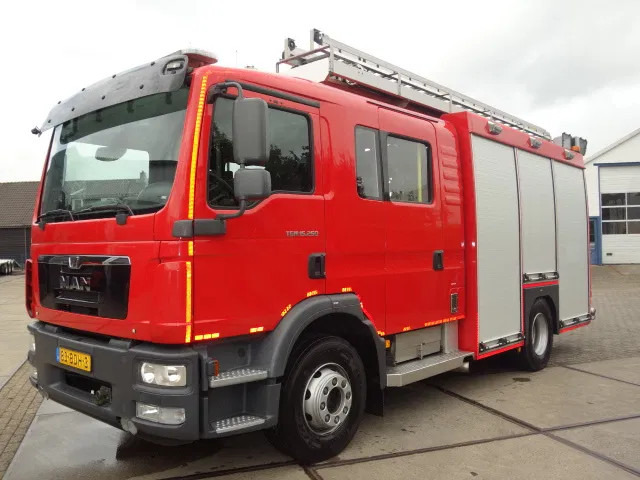 MAN TGM 15.250 FIRE TRUCK,2000 LITER TANK, FOAM TANK, AIRCO - Ugunsdzēsēju mašīna: foto 2 MAN TGM 15.250 FIRE TRUCK,2000 LITER TANK, FOAM TANK, AIRCO - Ugunsdzēsēju mašīna: foto 2