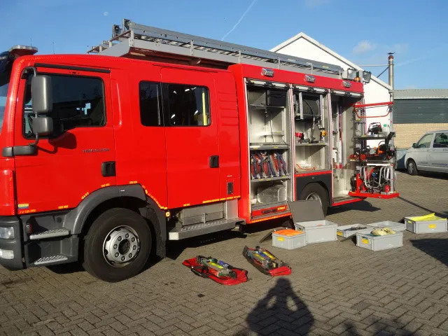 MAN TGM 15.250 FIRE TRUCK,2000 LITER TANK, FOAM TANK, AIRCO,WITH EQUIPMENT - Ugunsdzēsēju mašīna: foto 2 MAN TGM 15.250 FIRE TRUCK,2000 LITER TANK, FOAM TANK, AIRCO,WITH EQUIPMENT - Ugunsdzēsēju mašīna: foto 2