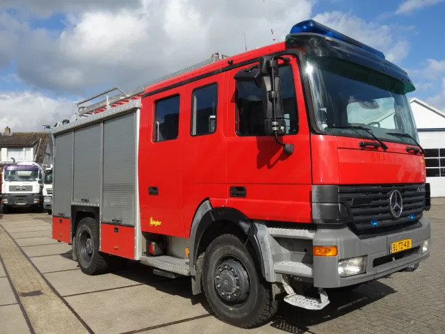 Mercedes-Benz Actros 1831 4X4 ZIEGLER BOMBEROS POMP,2500 L TANK - Ugunsdzēsēju mašīna: foto 2 Mercedes-Benz Actros 1831 4X4 ZIEGLER BOMBEROS POMP,2500 L TANK - Ugunsdzēsēju mašīna: foto 2