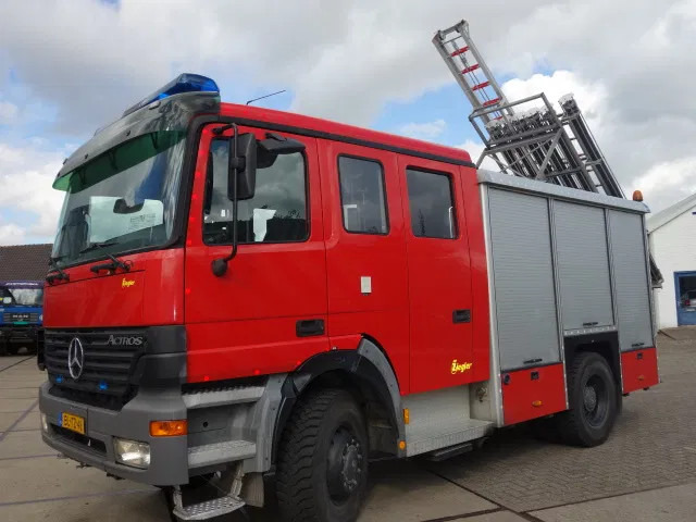 Mercedes-Benz Actros 1831 4X4 ZIEGLER BOMBEROS POMP,2500 L TANK - Ugunsdzēsēju mašīna: foto 3 Mercedes-Benz Actros 1831 4X4 ZIEGLER BOMBEROS POMP,2500 L TANK - Ugunsdzēsēju mašīna: foto 3