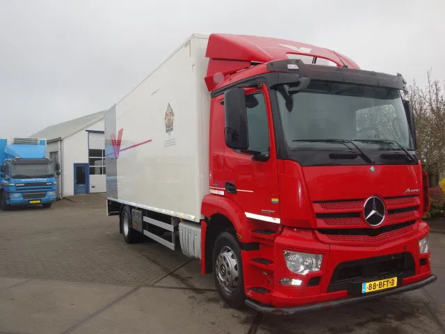 Mercedes-Benz Antos 2027 - Kravas automašīna ar slēgto virsbūvi: foto 2 Mercedes-Benz Antos 2027 - Kravas automašīna ar slēgto virsbūvi: foto 2