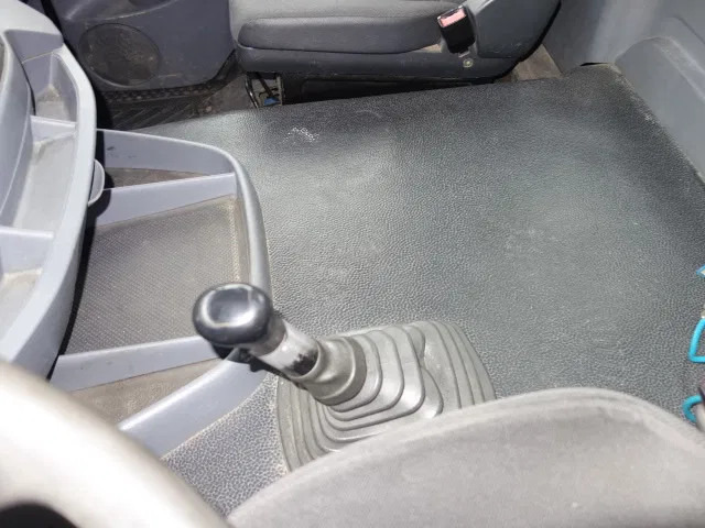 Mercedes-Benz Axor 3243 8X4 - Kravas automašīna pašizgāzējs: foto 5 Mercedes-Benz Axor 3243 8X4 - Kravas automašīna pašizgāzējs: foto 5