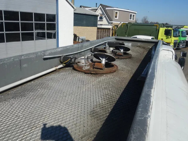 Volvo FL 240 220PK 12000 LITER STEELSPRINGS - Autocisterna: foto 4 Volvo FL 240 220PK 12000 LITER STEELSPRINGS - Autocisterna: foto 4