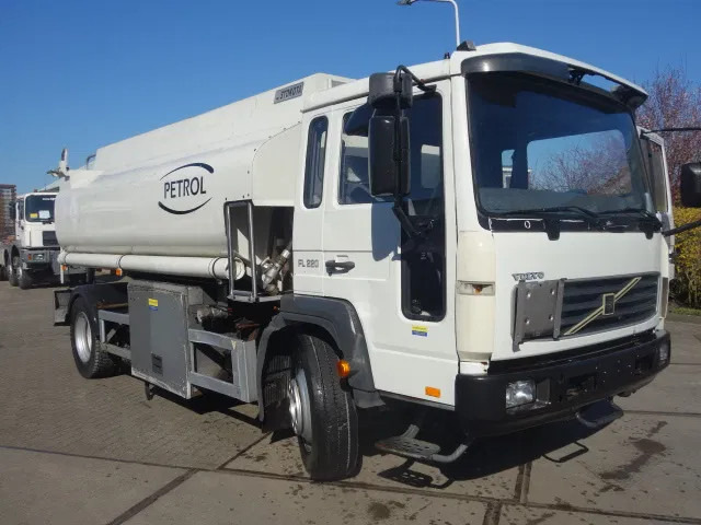 Volvo FL 240 220PK 12000 LITER STEELSPRINGS - Autocisterna: foto 1 Volvo FL 240 220PK 12000 LITER STEELSPRINGS - Autocisterna: foto 1