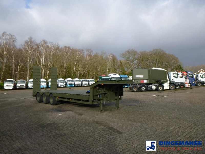 Broshuis 3-axle semi-lowbed trailer E-2130 / 73 t + ramps - Puspiekabe zema profila platforma: foto 2 Broshuis 3-axle semi-lowbed trailer E-2130 / 73 t + ramps - Puspiekabe zema profila platforma: foto 2