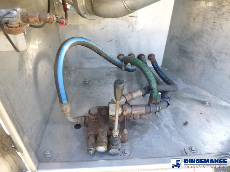 Puspiekabe cisterna Burg Food tank inox 30.3 m3 / 3 comp: foto 14 Puspiekabe cisterna Burg Food tank inox 30.3 m3 / 3 comp: foto 14