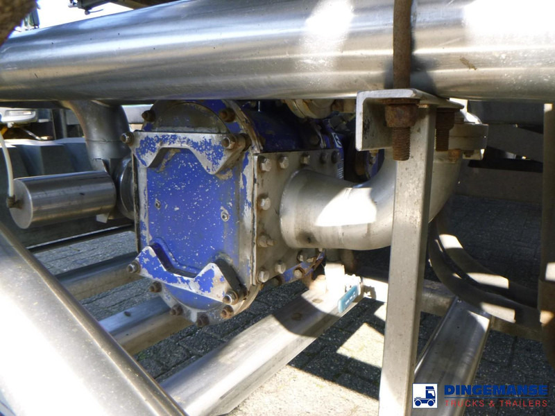 Puspiekabe cisterna Burg Food tank inox 30.3 m3 / 3 comp: foto 15 Puspiekabe cisterna Burg Food tank inox 30.3 m3 / 3 comp: foto 15