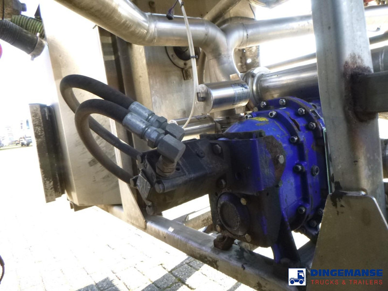 Puspiekabe cisterna Burg Food tank inox 30.3 m3 / 3 comp: foto 17 Puspiekabe cisterna Burg Food tank inox 30.3 m3 / 3 comp: foto 17