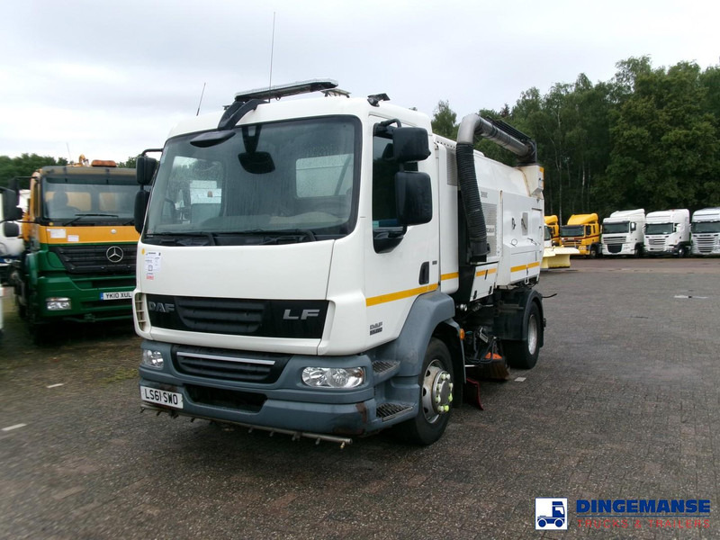 DAF LF 55.220 4x2 Scarab sweeper - Ielu tīrīšanas mašīna: foto 1 DAF LF 55.220 4x2 Scarab sweeper - Ielu tīrīšanas mašīna: foto 1