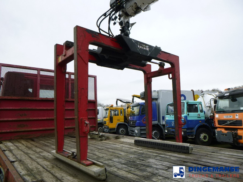 Interior photo 1: Kravas auto ar manipulatoru Iveco AD260S31Y 6x2 RHD + Hiab 144 DLS-2 Pro