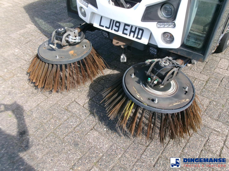 Ielu tīrīšanas mašīna Johnston C202 compact street sweeper: foto 6