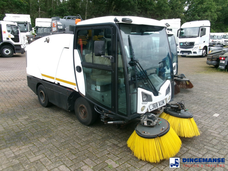 Johnston C202 compact street sweeper - Ielu tīrīšanas mašīna: foto 2 Johnston C202 compact street sweeper - Ielu tīrīšanas mašīna: foto 2