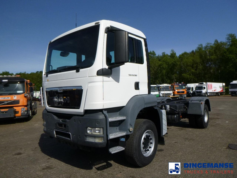 MAN TGS 19.360 4X2 BBS manual Euro 2 chassis + PTO - Šasija kravas automašīna: foto 1 MAN TGS 19.360 4X2 BBS manual Euro 2 chassis + PTO - Šasija kravas automašīna: foto 1